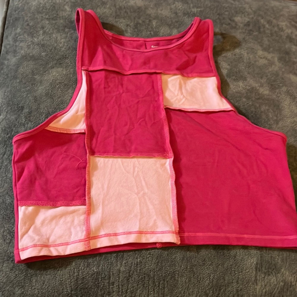 Social Tourist size M crop top